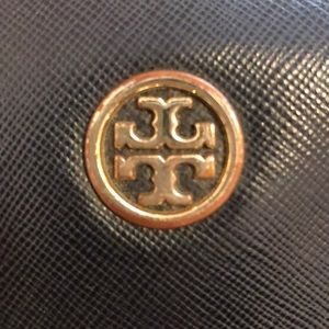 Tory Burch Bags - Tory Burch Robinson Hidden Zip Continental wallet Tory Burch Bags - Tory Burch Robinson Hidden Zip Continental wallet